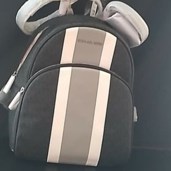 Michael Kors Handbags - ❤💕💖Abbey Medium Leather Backpack❤💕💖